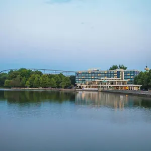 Courtyard By Marriott Maschsee Отель